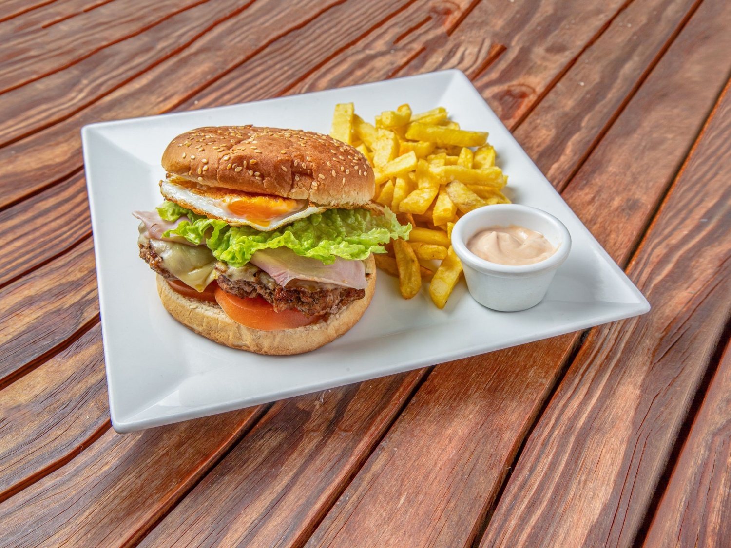 Hambúrguer com batatas